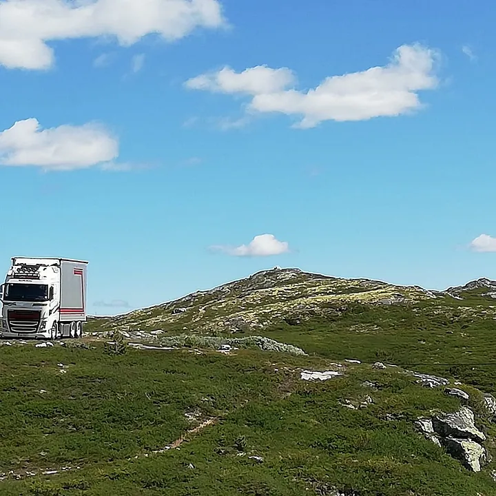 Lastebil på fjellet